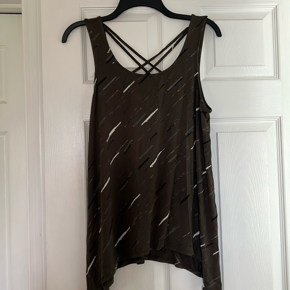 APT9 Olive green background tank